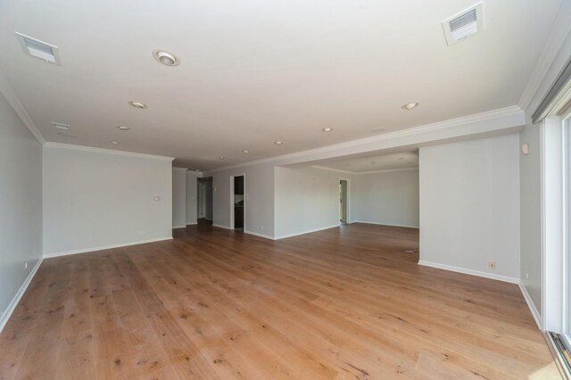 3950 Dundee Rd Unit 101, Northbrook, IL 60062 - empty room featuring crown molding, light wood-style flooring, baseboards, and recessed lighting