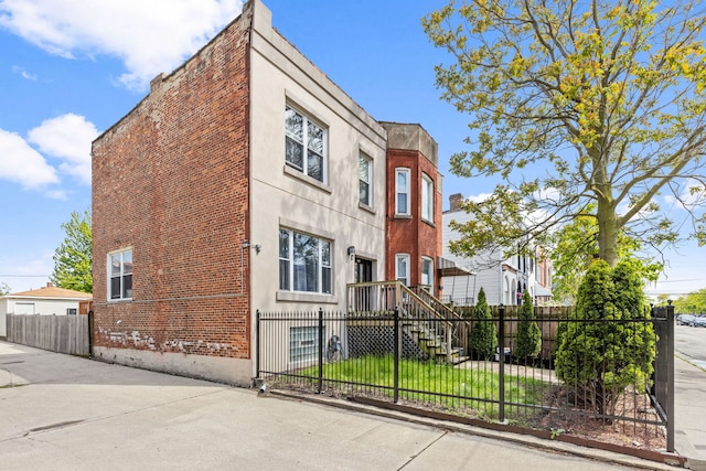4331 S Evans Ave, Chicago, IL 60653 - view of building exterior with a fenced front yard