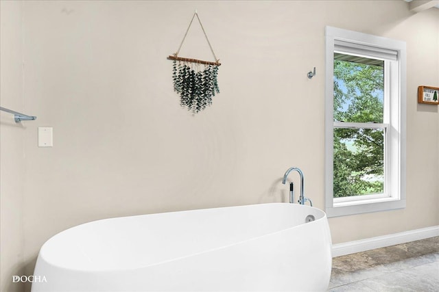 32900 N 2000 E Rd, Dwight, IL 60420 - bathroom featuring baseboards and a soaking tub