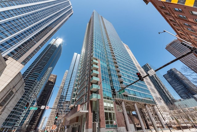 505 N Mcclurg Ct Unit 2003, Chicago, IL 60611 - view of property with a city view