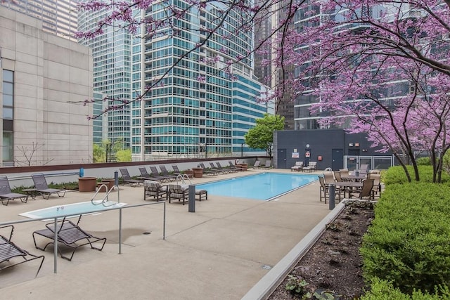 505 N Mcclurg Ct Unit 2003, Chicago, IL 60611 - community pool with a patio area