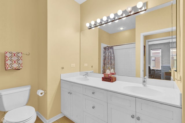 2862 N Paulina St, Chicago, IL 60657 - full bath with double vanity, toilet, curtained shower, tile patterned floors, and baseboards