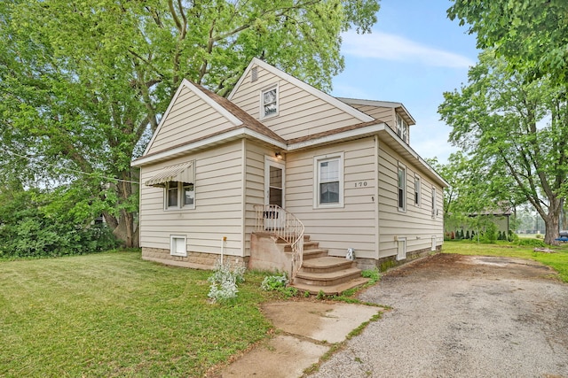 170 E Church St, Coal City, IL 60416 - bungalow-style house featuring a front yard