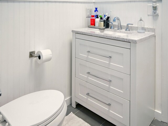 500 Muscovy Ln, Bloomingdale, IL 60108 - half bath featuring vanity, tile patterned floors, and toilet