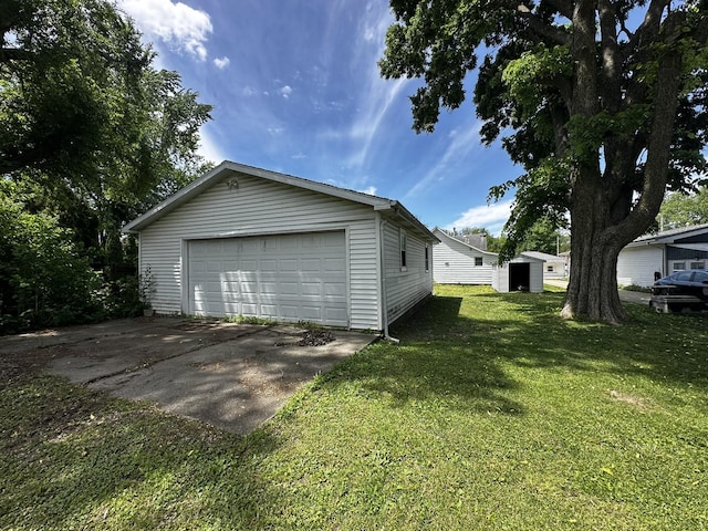 918 N Elizabeth St, Clinton, IL 61727 - view of detached garage