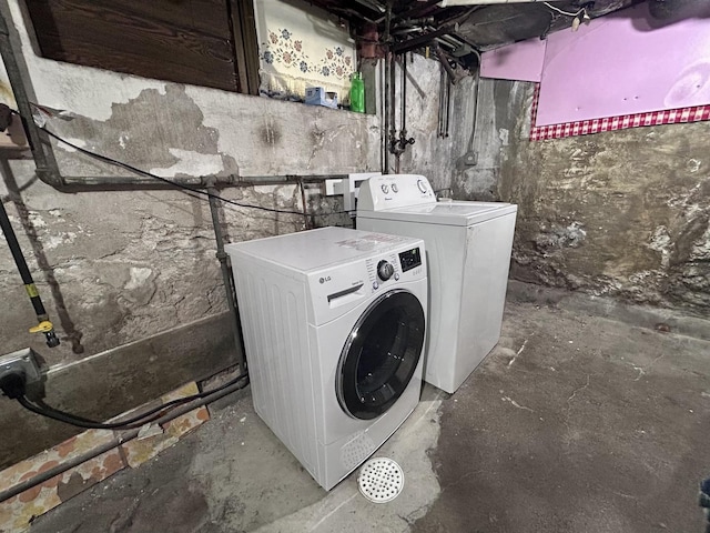 252 Jefferson Ave, Elgin, IL 60120 - laundry room with separate washer and dryer