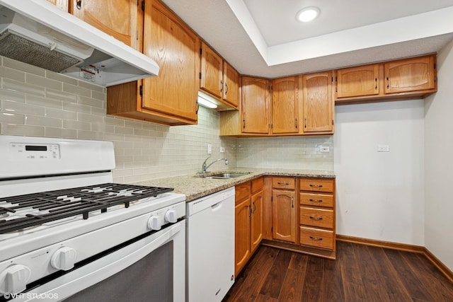 4009 W 93rd Pl Unit 2B, Oak Lawn, IL 60453 - kitchen featuring white appliances, under cabinet range hood, a sink, baseboards, and dark wood-style floors