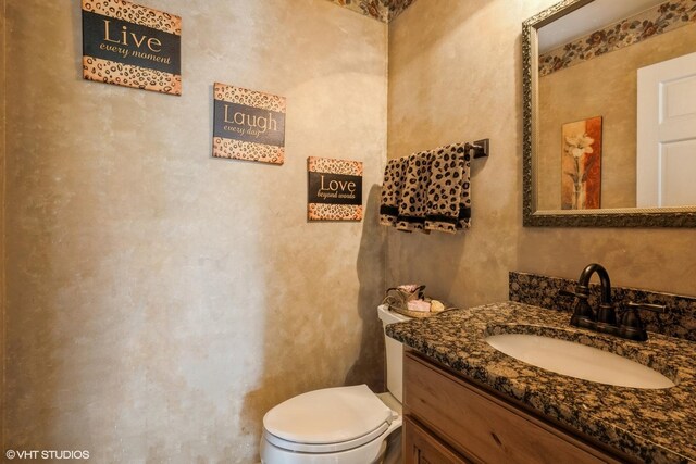524 Crown Point Dr, Buffalo Grove, IL 60089 - half bathroom with vanity and toilet