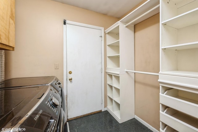 524 Crown Point Dr, Buffalo Grove, IL 60089 - washroom with washing machine and clothes dryer and baseboards