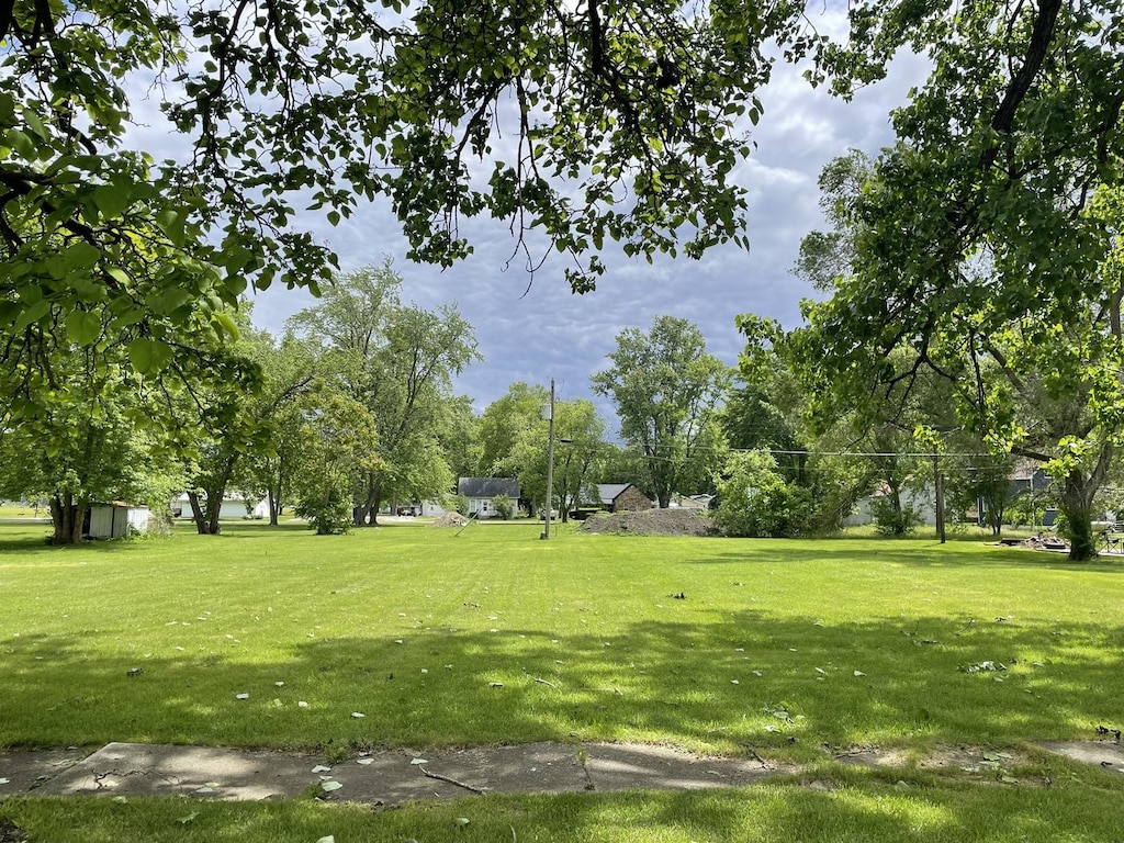 320 E James St, Forrest, IL 61741