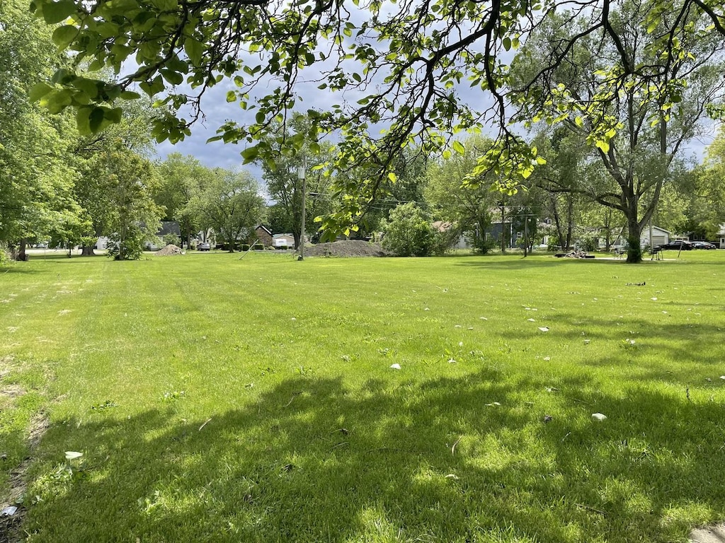 320 E James St, Forrest, IL 61741