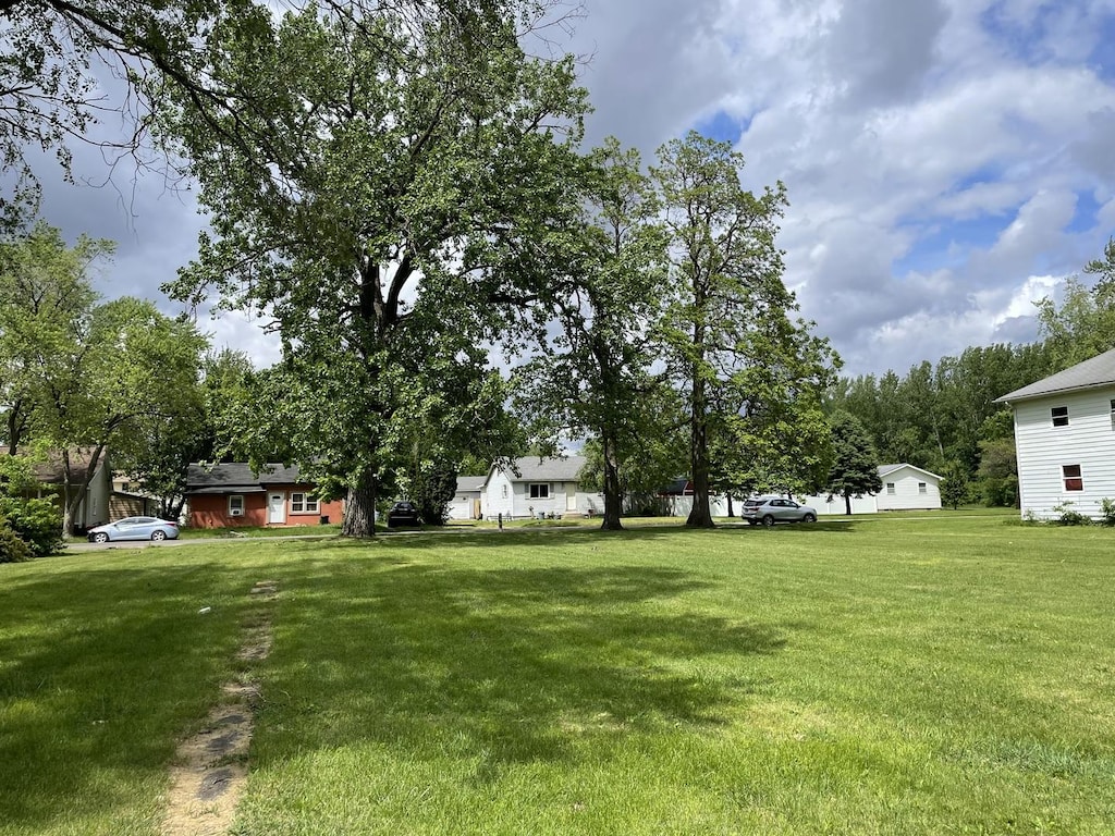 320 E James St, Forrest, IL 61741