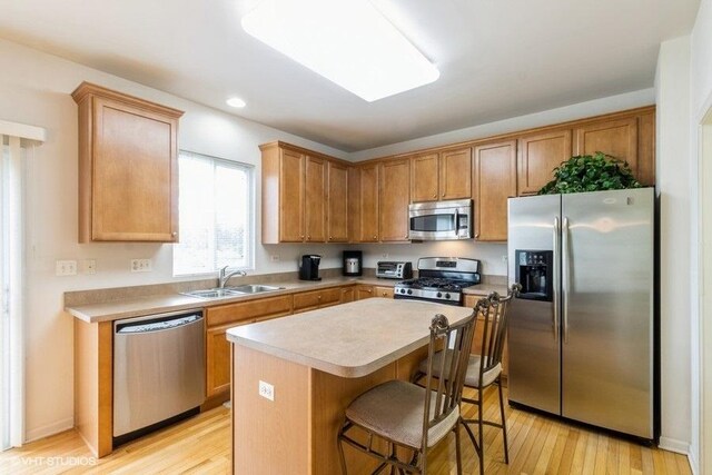 6 Marigold Ln, Algonquin, IL 60102 - kitchen with stainless steel appliances, a sink, light wood finished floors, light countertops, and recessed lighting