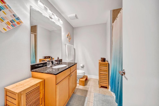320 E 21st St Unit 412, Chicago, IL 60616 - full bath with vanity, toilet, tile patterned floors, curtained shower, and baseboards
