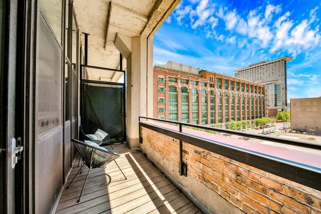 320 E 21st St Unit 412, Chicago, IL 60616 - balcony with a city view