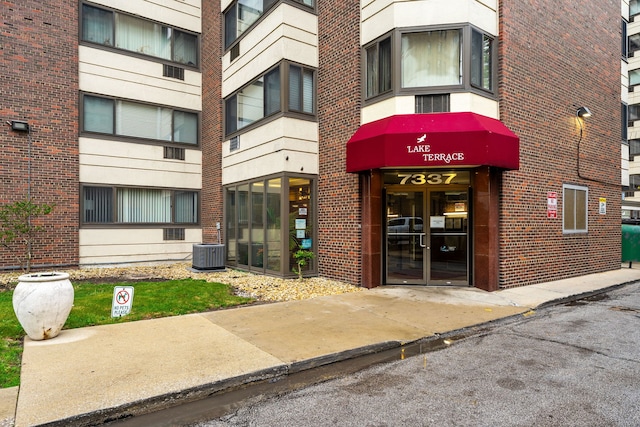 7337 S S Shore Dr Unit 712, Chicago, IL 60649 - view of building exterior featuring central air condition unit