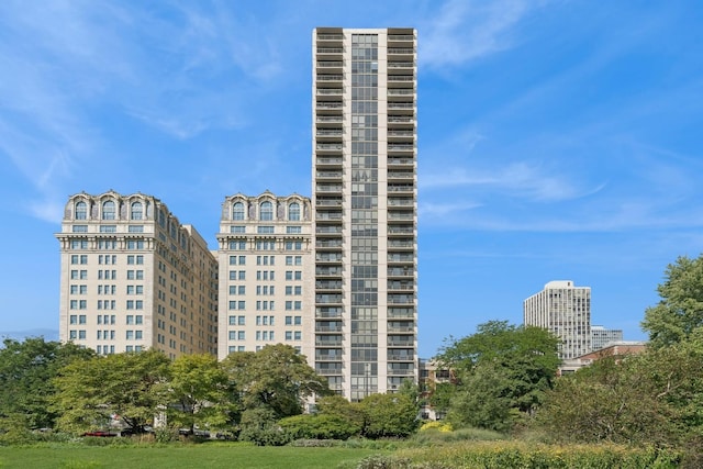 2314 N Lincoln Park W Unit 11S, Chicago, IL 60614 - view of property with a city view