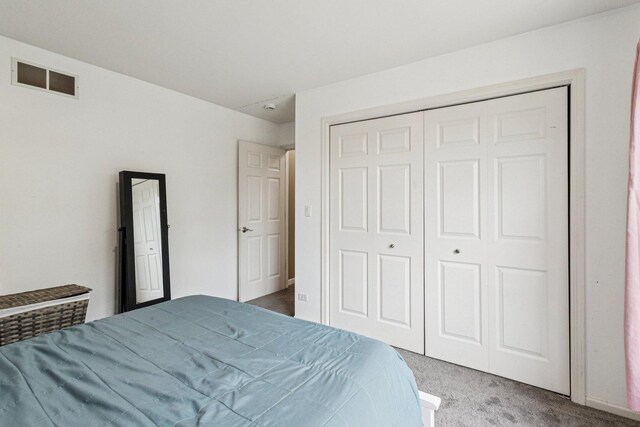 1885 W Greenleaf Ct, Round Lake, IL 60073 - bedroom featuring carpet flooring and a closet