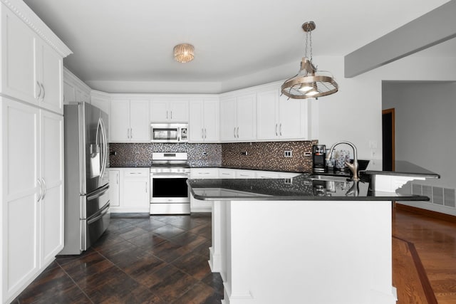 11725 Cooper Way, Orland Park, IL 60467 - kitchen featuring stainless steel appliances, a peninsula, a sink, and white cabinets