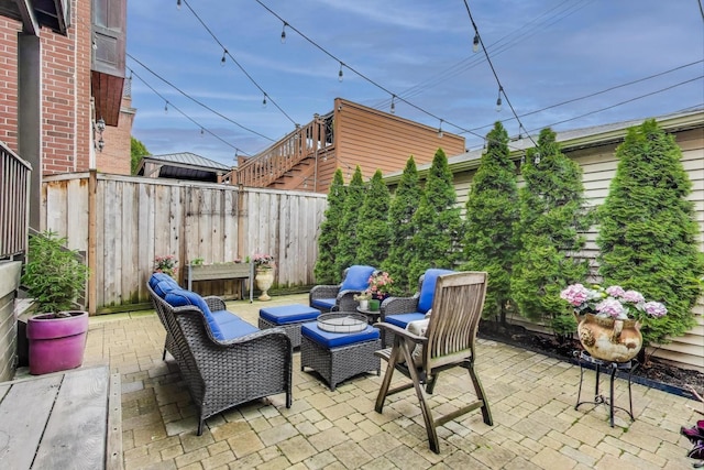 2722 N Bosworth Ave, Chicago, IL 60614 - fenced backyard with a patio
