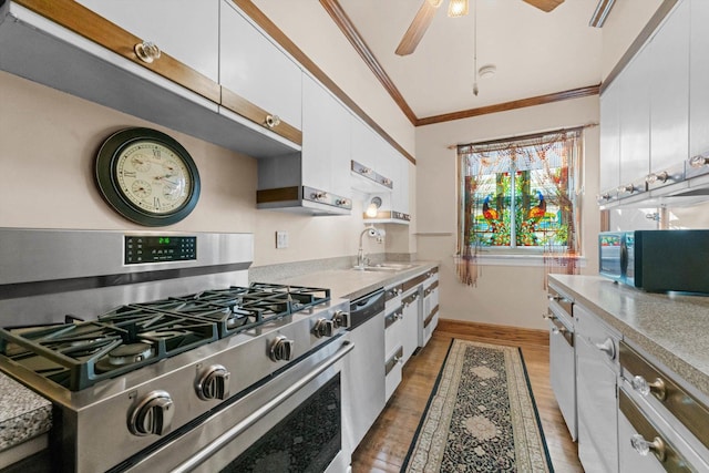 3530 N Lake Shore Dr Unit 12B, Chicago, IL 60657 - kitchen with stainless steel appliances, white cabinetry, crown molding, a sink, and light wood-style floors