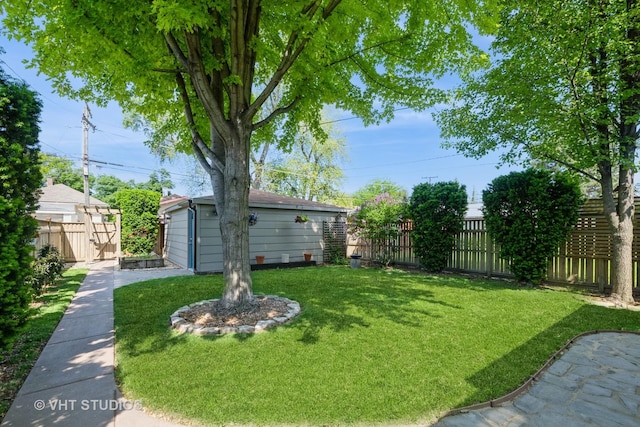 3726 Kenilworth Ave, Berwyn, IL 60402 - view of yard with a garage and an outdoor structure