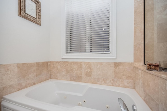 930 W Cuyler Ave Unit 3W, Chicago, IL 60613 - bathroom featuring a tub with jets