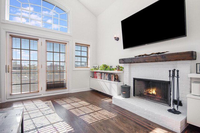 930 W Cuyler Ave Unit 3W, Chicago, IL 60613 - living area featuring wood finished floors, vaulted ceiling, and a brick fireplace