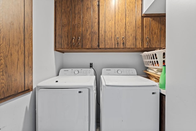 15285 State St, South Holland, IL 60473 - laundry area featuring washing machine and dryer and cabinet space