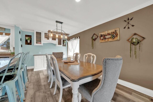 5640 W 82nd Pl, Burbank, IL 60459 - dining space with baseboards, light wood-style flooring, and crown molding