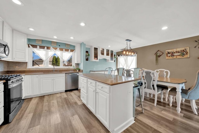 5640 W 82nd Pl, Burbank, IL 60459 - kitchen featuring stainless steel appliances, healthy amount of natural light, a center island, light wood-style flooring, and recessed lighting