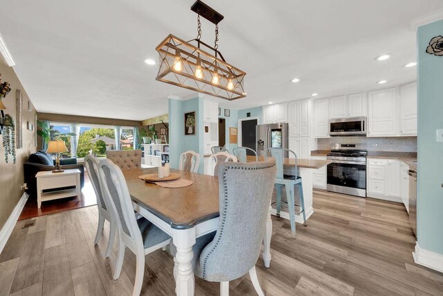 5640 W 82nd Pl, Burbank, IL 60459 - dining space featuring light wood-type flooring, baseboards, and recessed lighting