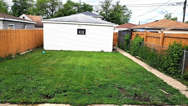 4542 S Lamon Ave, Chicago, IL 60638 - view of yard featuring an outdoor structure