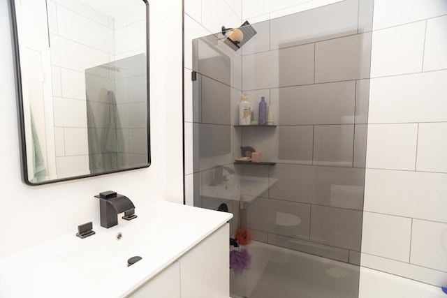 932 W Sunnyside Ave Unit 1C, Chicago, IL 60640 - full bath with vanity