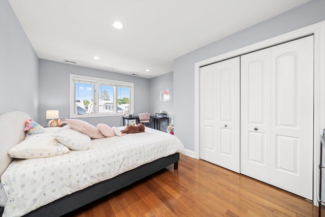 6205 W Grace St, Chicago, IL 60634 - bedroom featuring wood finished floors, recessed lighting, a closet, and baseboards