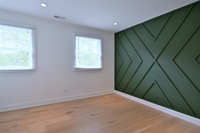 3548 Grandmore Ave, Gurnee, IL 60031 - unfurnished room with baseboards, light wood-style flooring, and recessed lighting