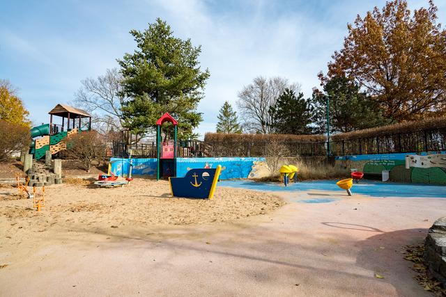 314 Oak Ave, Westmont, IL 60559 - view of community playground