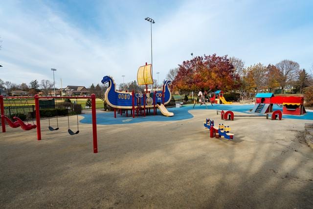 314 Oak Ave, Westmont, IL 60559 - view of community playground