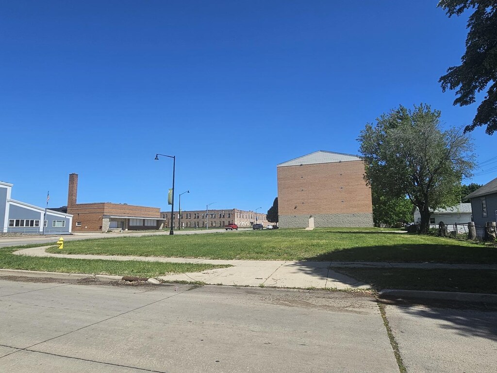 2134 Kishwaukee St, Rockford, IL 61104