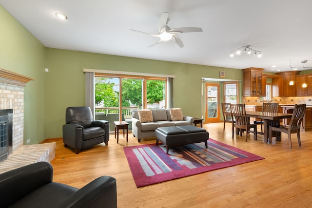 689 S Parkside Ave, Elmhurst, IL 60126 - photo 8