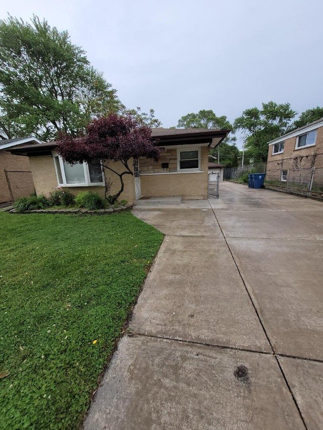 12409 44th Ct, Alsip, IL 60803 - view of front of property featuring concrete driveway