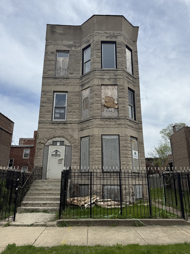5813 S Wabash Ave, Chicago, IL 60637 - view of front of property featuring a fenced front yard and stone siding