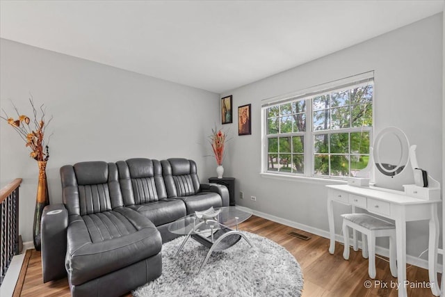 184 Golfview Dr, Glendale Heights, IL 60139 - living area featuring wood finished floors and baseboards