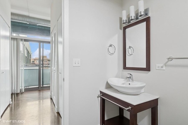 660 W Wayman St Unit 701, Chicago, IL 60661 - bathroom featuring vanity