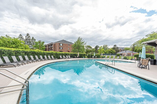 850 Wellington Ave Unit 515, Elk Grove Village, IL 60007 - community pool featuring a patio