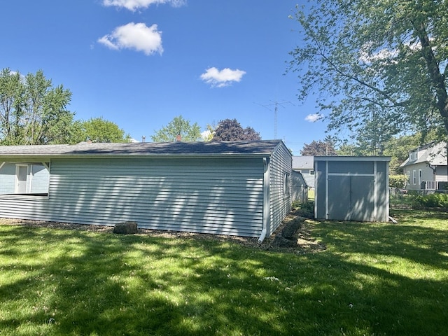 418 Starr St, Belvidere, IL 61008 - view of side of home with a yard