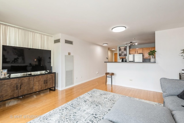 345 N Lasalle Dr Unit 802, Chicago, IL 60610 - living room featuring light wood-style flooring and baseboards