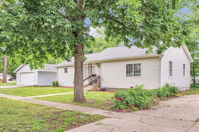 318 W Market St, Farmer City, IL 61842 - single story home featuring an outdoor structure, a front yard, entry steps, concrete driveway, and a garage