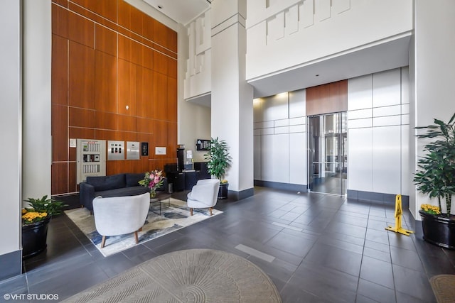 1400 S Michigan Ave Unit 1211, Chicago, IL 60605 - common area with a towering ceiling