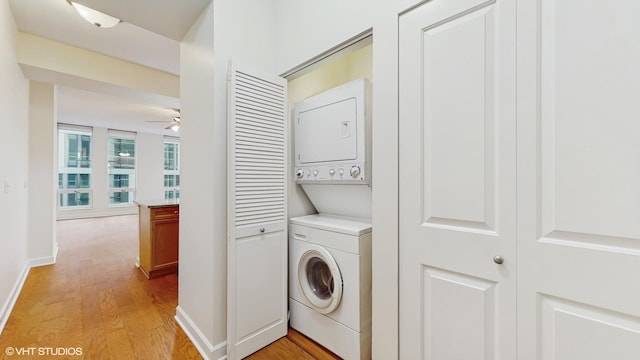 1400 S Michigan Ave Unit 1211, Chicago, IL 60605 - laundry area with stacked washing machine and dryer, light wood-type flooring, baseboards, and ceiling fan
